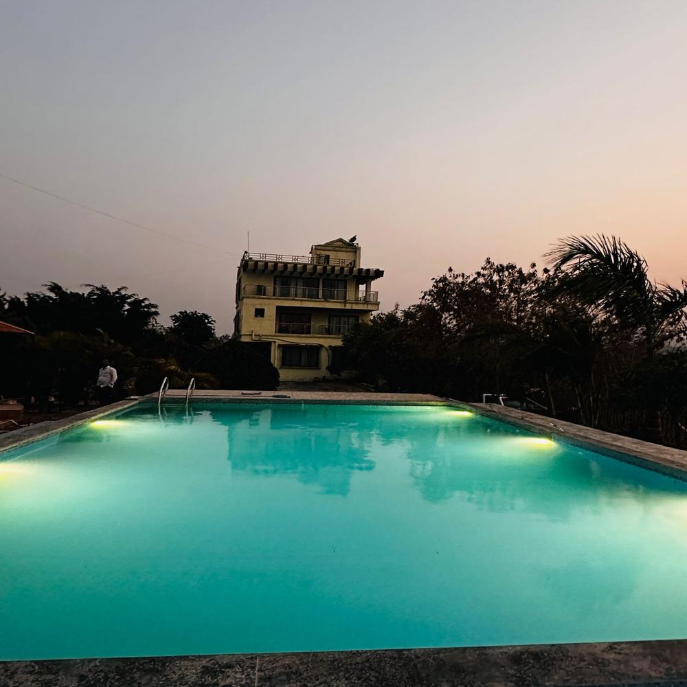 Frp Swimming Pool - 4 Feet Deep, Rectangular Blue Design | Prefabricated Installation, 10-year Warranty, Easy Maintenance