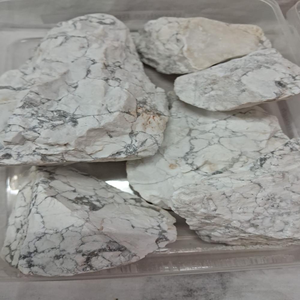 Howlite Rough Stone - Color: Grey