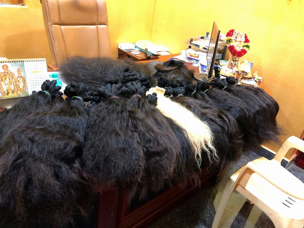 100% TEMPLE HUMAN CURLY HAIR EXTENSION IN INDIA
