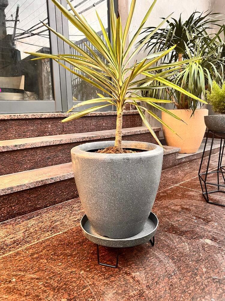 गोल बर्तन URN 15