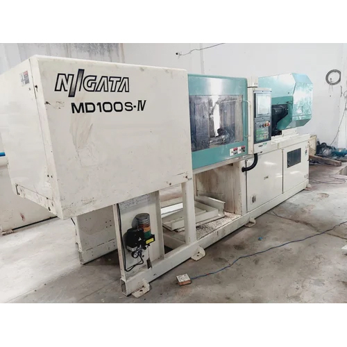 Fully Automatic Injection Molding Machine - Color: White