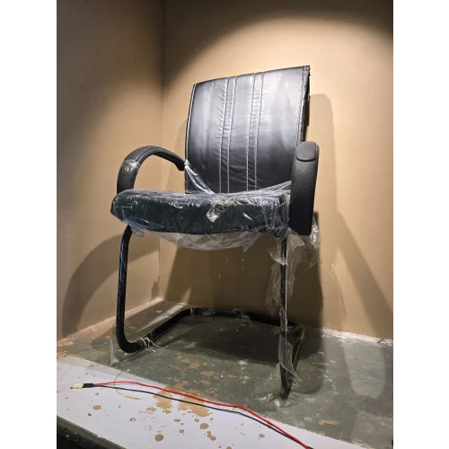 024 Capsule Pipe Visitor Chair
