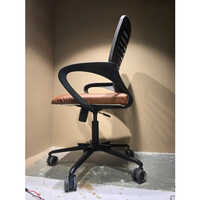 004 Black And Brown Visitor Chair
