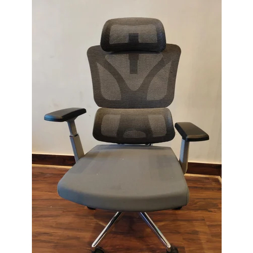 A 121 Black Leather Boss Chair
