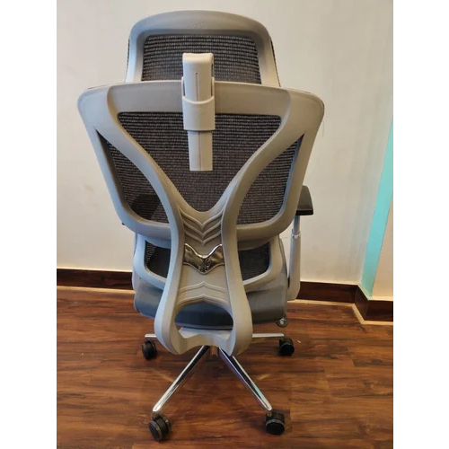 A 121 Black Leather Boss Chair
