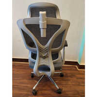 A 121 Black Leather Boss Chair