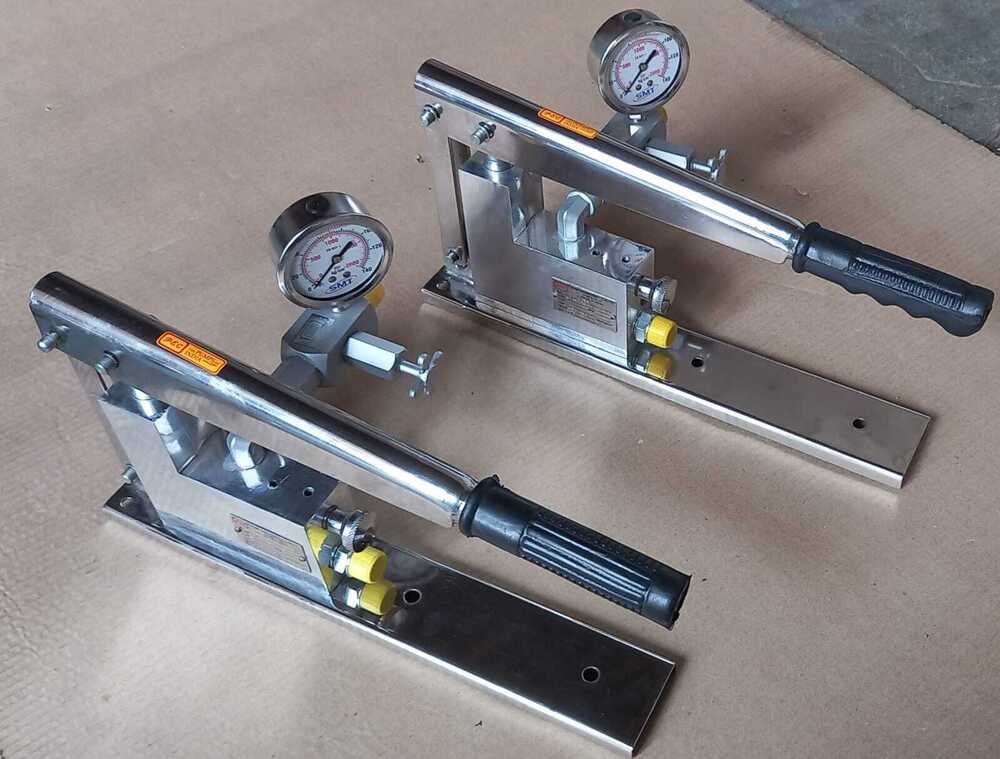 Manual Hydraulic Test Pump - Material: Mild Steel