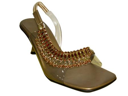 महिलाओं के मनके वाले सैंडल