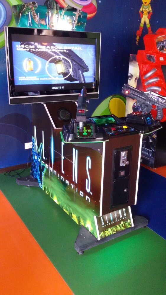 Gun Shooting Aliens 42"- 2pl - Dimension (L*w*h): 1000x1430x2000 Millimeter (Mm)