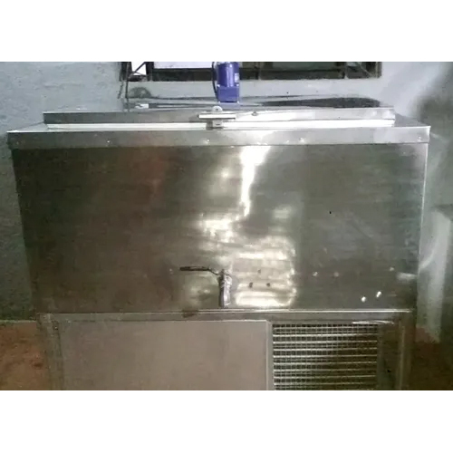 Bulk Milk Cooler - Capacity: 300 Ltr
