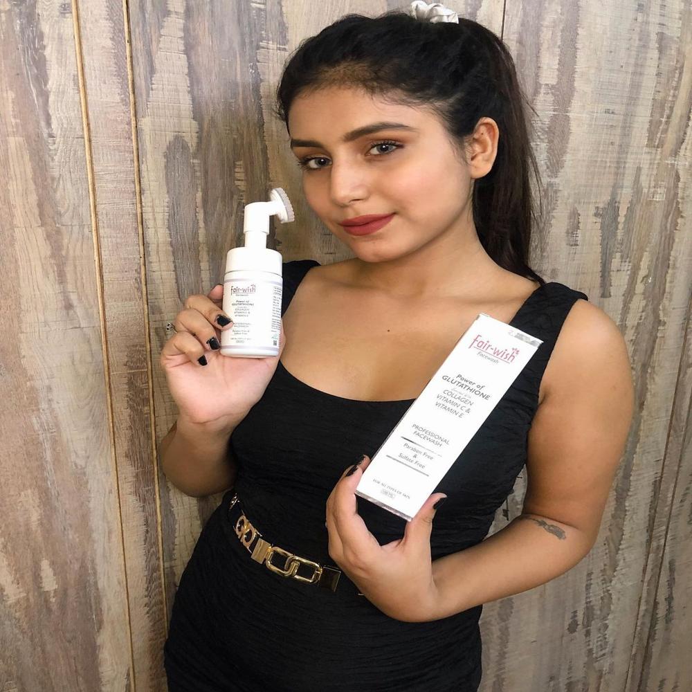 Foaming Face Wash With Built In Brush - Gender: Unisex