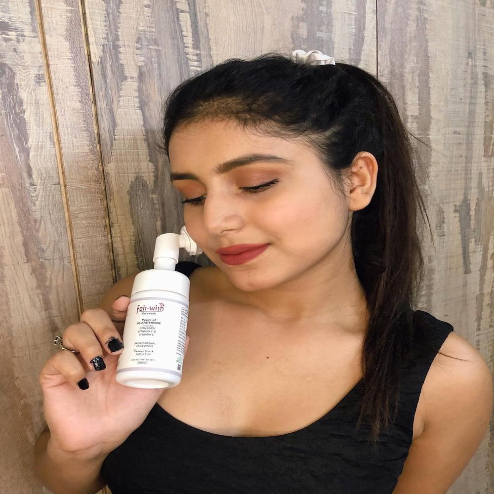 Foaming Face Wash With Built In Brush - Gender: Unisex
