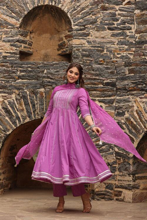 Design Ledies simple gown