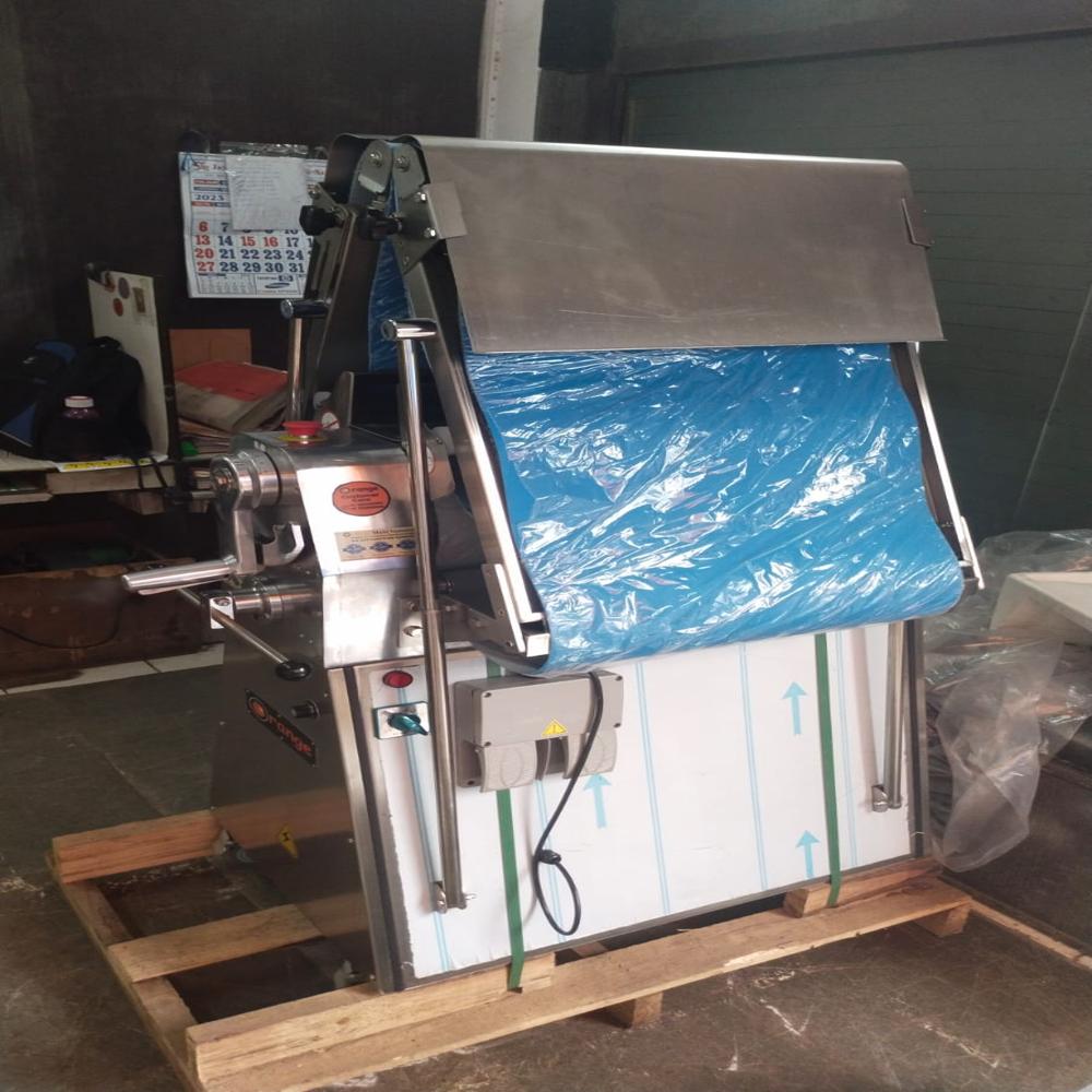 Dough Sheeter - Table Top & Floor Conveyor Belt 430x2030 Multi-color Semi-automatic Electric Power 1mm Thickness 380v Voltage 1-year Warranty