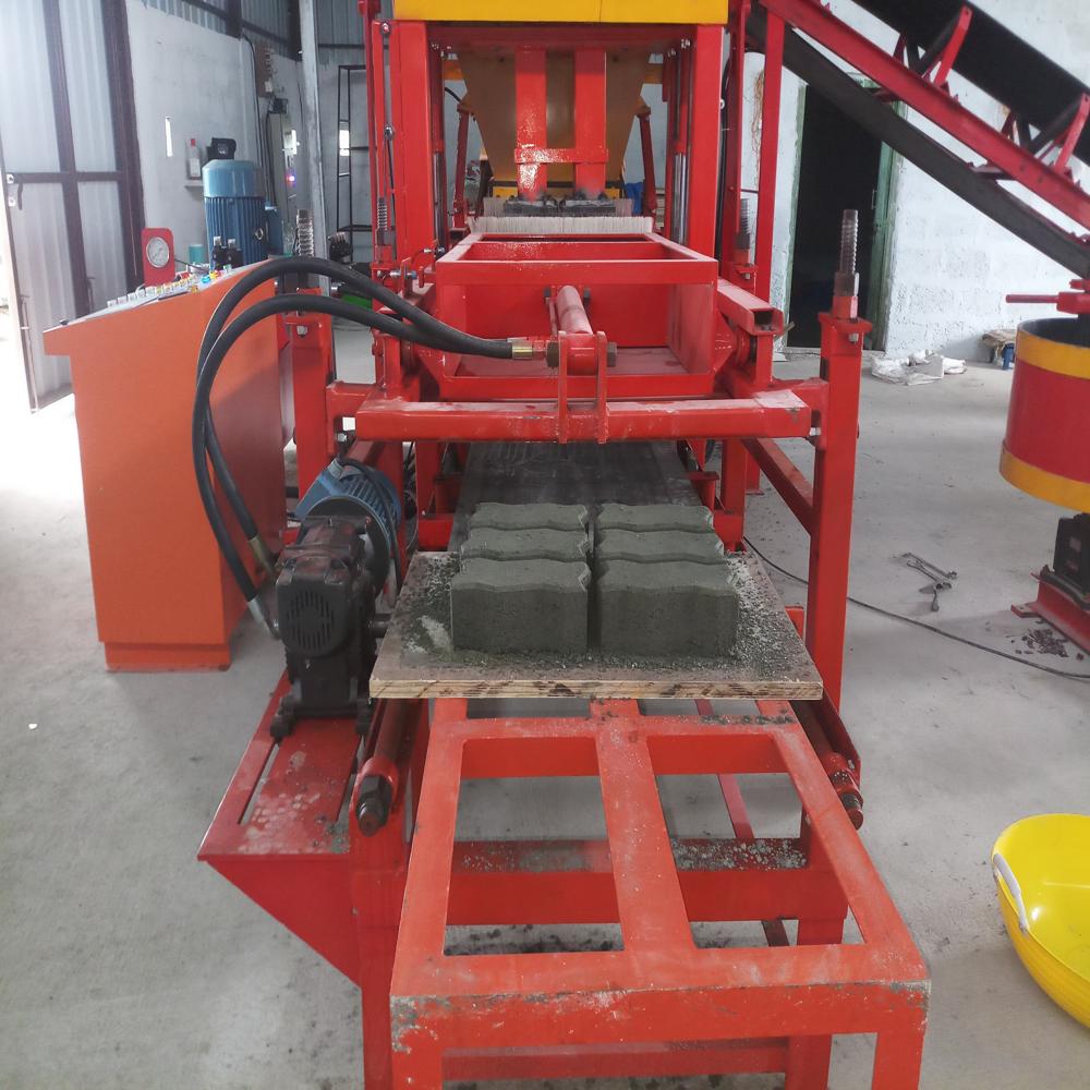Hydraulic solid Block Making Machine