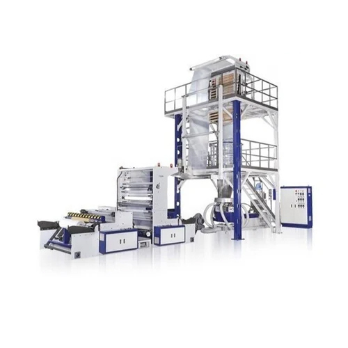 तीन परतों वाली ब्लोेन फिल्म मशीन।