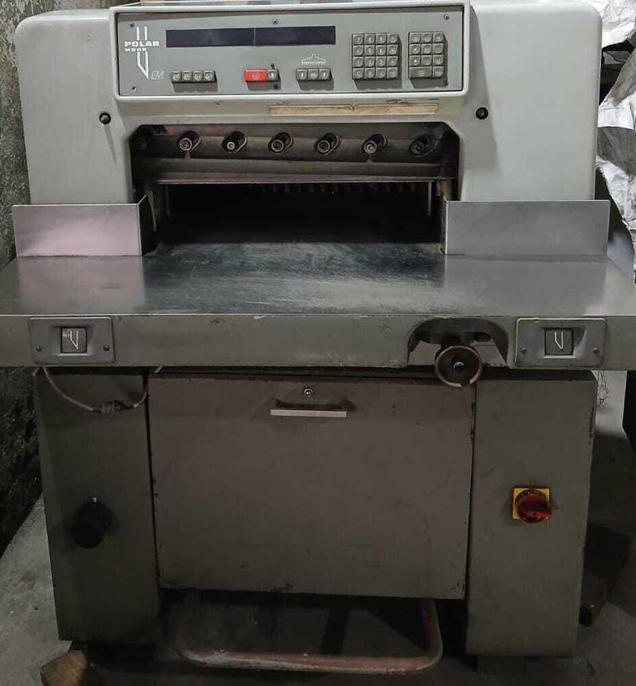 PAPER CUTTING MACHINE ( POLAR 55 EM )