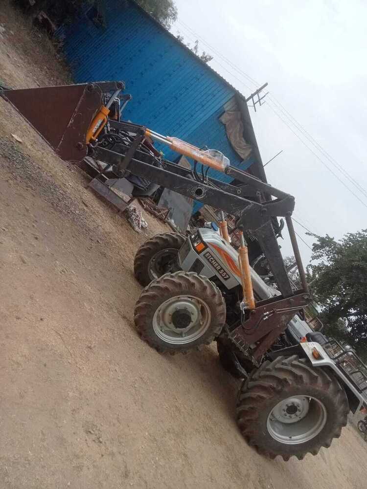 ट्रैक्टर फ्रंट लोडर
