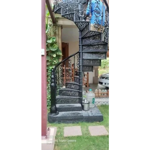 स्पाइरल कास्ट आयरन सीढ़ी