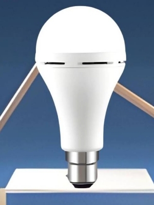 Rechargeable bulb