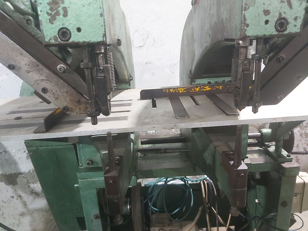 Arno Rivetting Machine