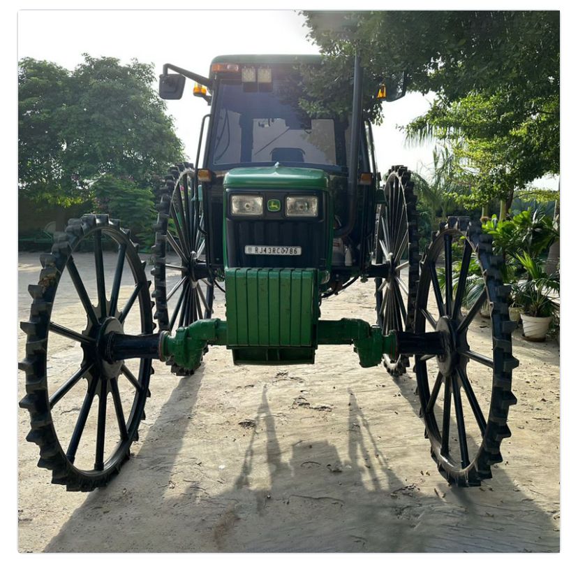Narrow Tractor Wheel - Color: Black