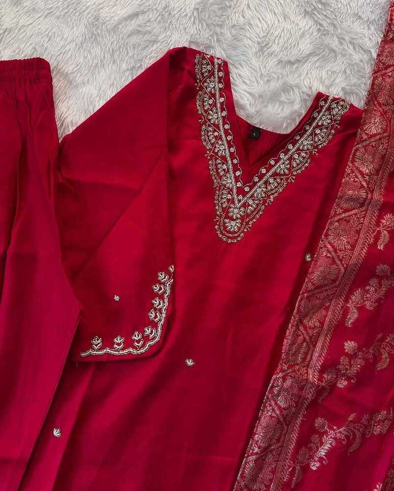 Lucknowi Kurta Pant & Dupatta Set - Neck Style: V-neck