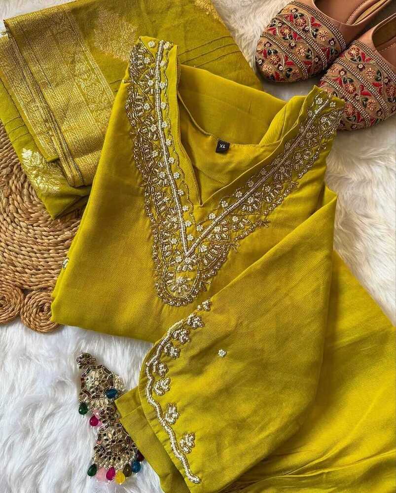 Lucknowi Kurta Pant & Dupatta Set - Neck Style: V-neck