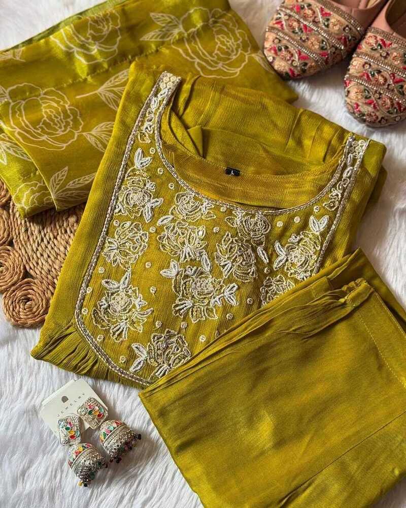 Lucknowi Kurta Pant & Dupatta Set - Neck Style: V-neck