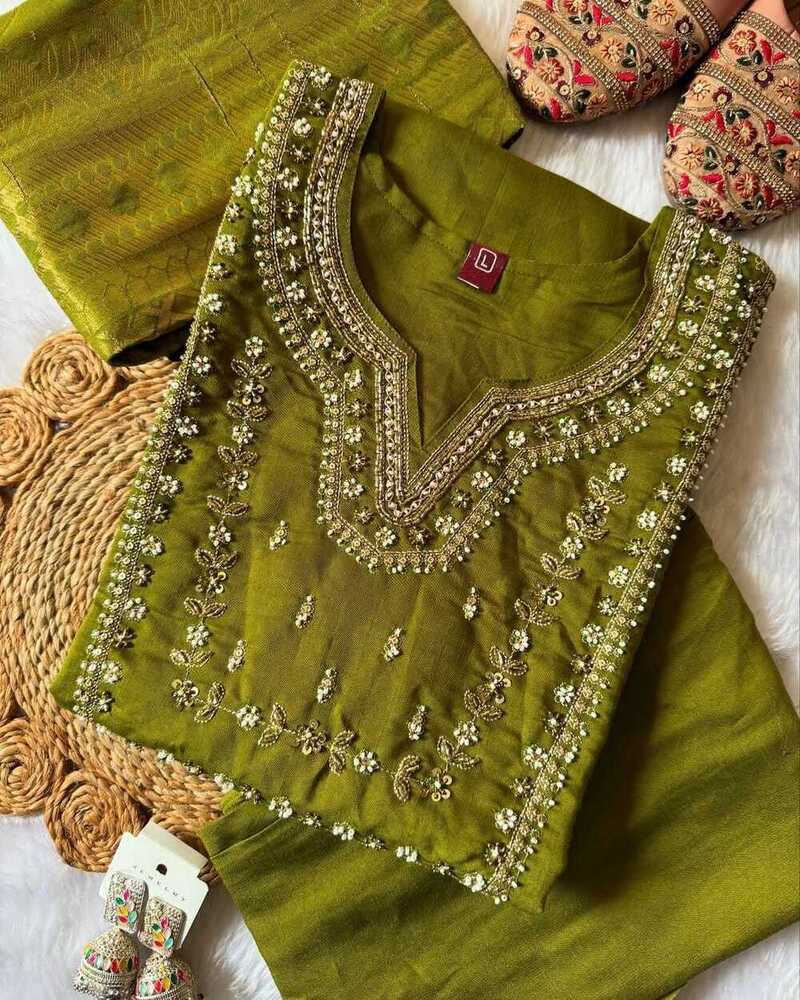 Lucknowi Kurta Pant & Dupatta Set - Neck Style: V-neck