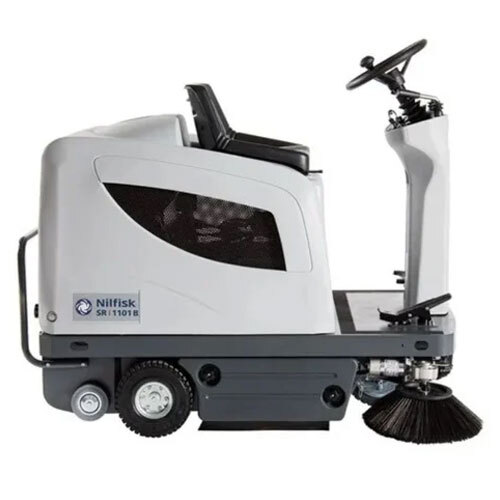 Sr 1101 B Nilfisk Ride On Industrial Sweeper - Capacity: 70 Ltr