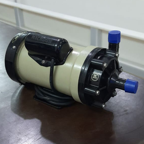 Magnetic Sealless Chemical Pump - Color: White
