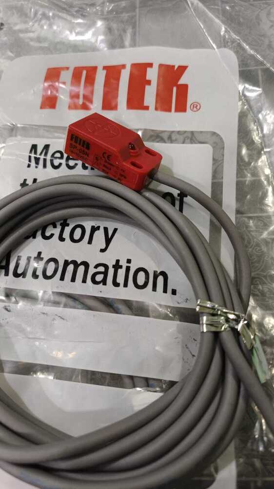 Fotek Inductive Proximity Sensor, Sp-05n के लिए एक स्वचालित निकटता संवेदक है जो बिना संपर्क के वस्तुओं का पता लगाने के लिए डिज़ाइन किया गया है। यह विभिन्न औद्योगिक अनुप्रयोगों में प्रयोग किया जाता है, जहां बिना किसी भौतिक संपर्क के वस्तुओं का पता लगाना आवश्यक होता है।