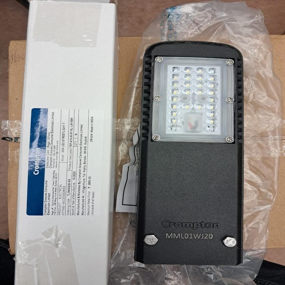70W Street Light Wanderer Plus TRP-421-70-57-SL-LM-NBK Make Crompton