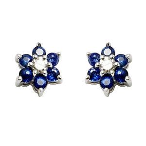 फूल के आकार में नीलम और हीरे से जड़ी भारतीय सफेद सोने की बालियाँ