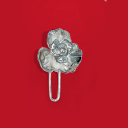 चांदी की प्लेटिंग वाला ब्रोच