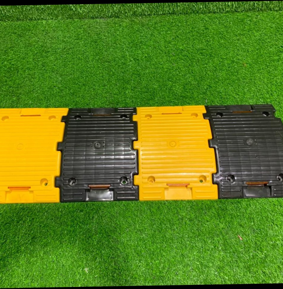 Plastic And Rubber Speed Breakers - Size: Standard