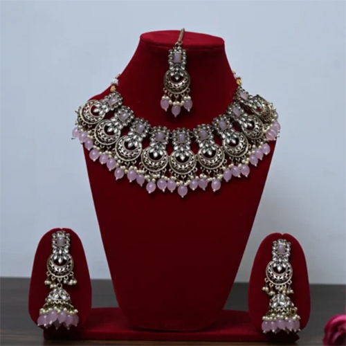 Gulabi Chand Chandbali Necklace Set