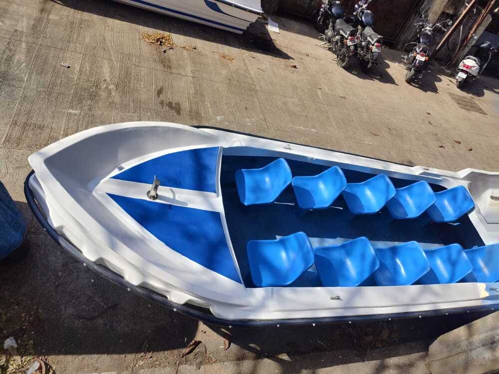 Frp 10 Seater Motor Boat - Capacity: 150 Ltr