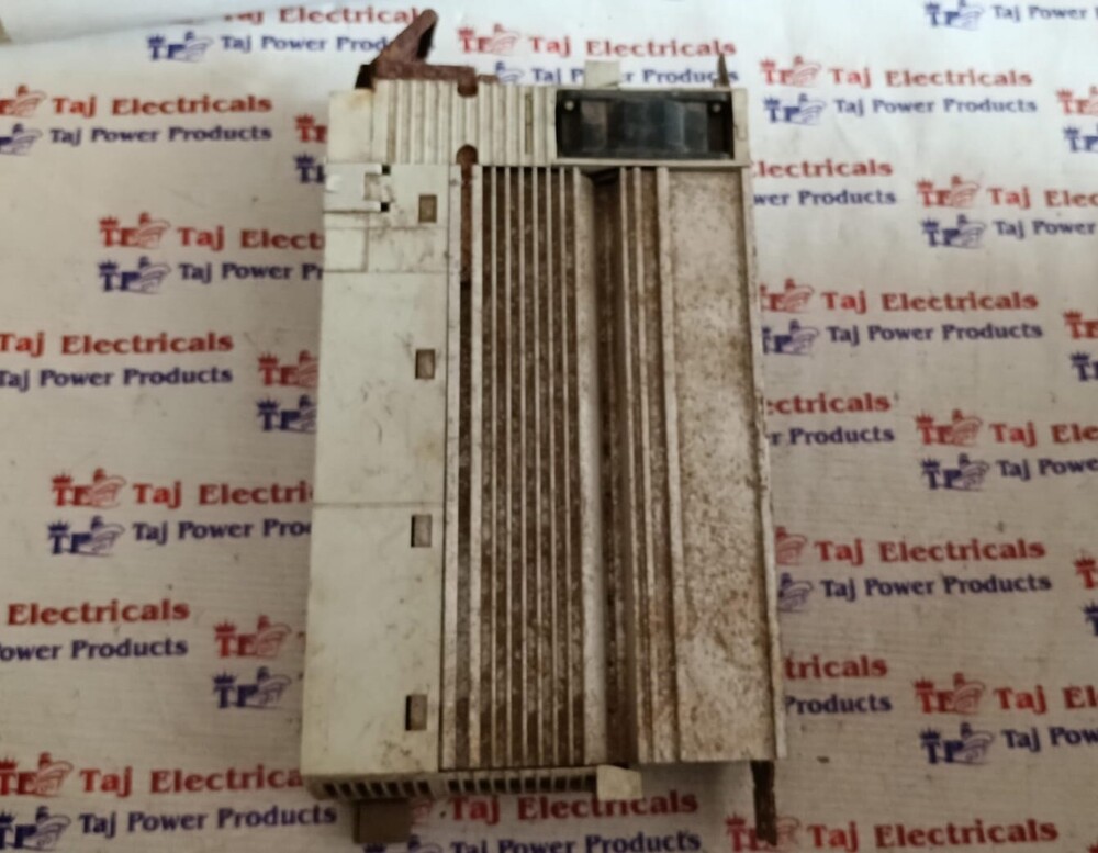 Lenze E82ev222-2c000 Drive - 3-phase Input 230-240vac, 3-phase Output 0-240vac, 650hz, 2.2kw Motor Power, 18a Input Current | Versatile Frequency Inverter For Industrial Applications