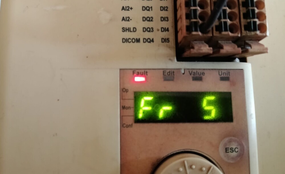 SCHNEIDER CN6 I/O CN7 MODBUS VP105 SERVO DRIVE