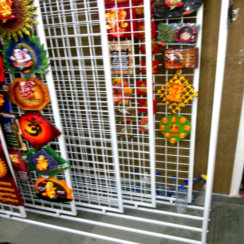 Decorations items hanging display sliding unit