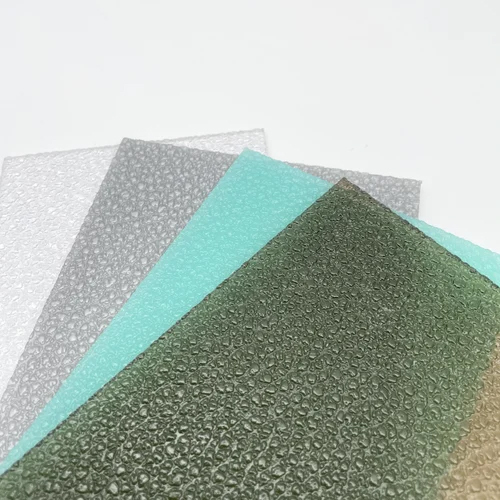 पॉलीकार्बोनेट उभरी हुई शीट