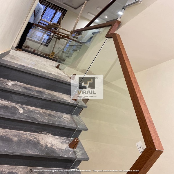 Aluminium Handrail With Glass - Stainless Steel Ss304, Modular Design , Various Finish Options Including Matte, Glossy, Powder Coating, Pvd, Wooden, Anodised