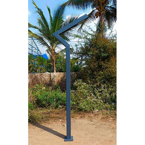 TANNER Square Pole