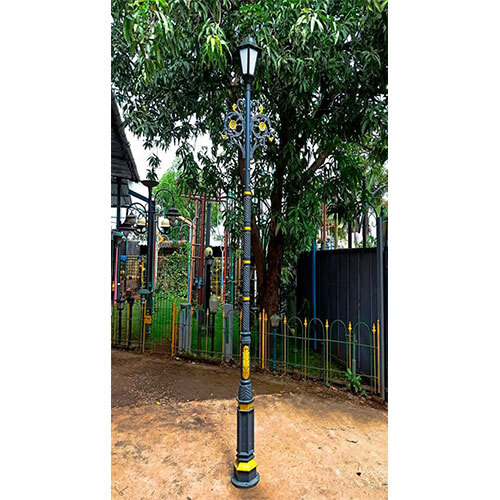 WILLIAM Cast Iron Post Top