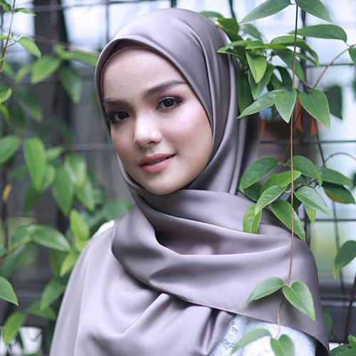 Ladies Silk Hijabs