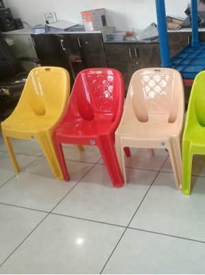 Box aamless chair