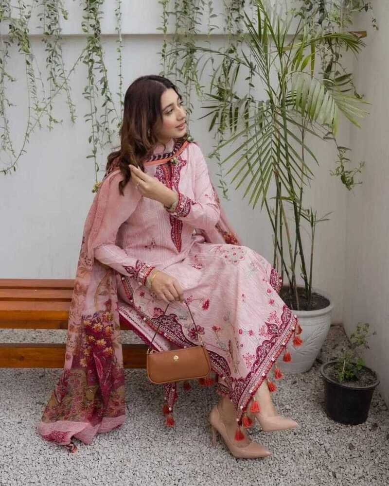 Embroidered Georgette Pakistani Suit - Neck Style: V-neck