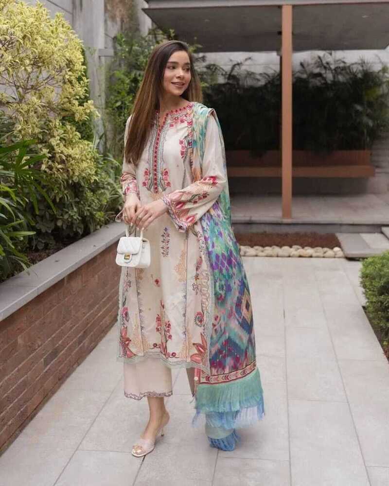 Embroidered Georgette Pakistani Suit - Neck Style: V-neck